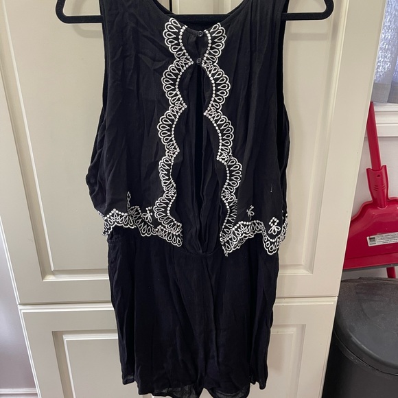 Dynamite Romper - Picture 2 of 3